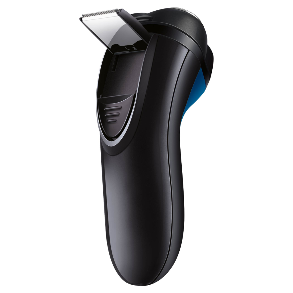 Fekete-kék elektromos borotva, nyitott trimmer résszel. Fehér háttér.