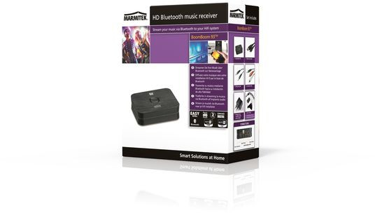 Een witte doos met afbeeldingen en tekst, voor een Bluetooth-muziek ontvanger.