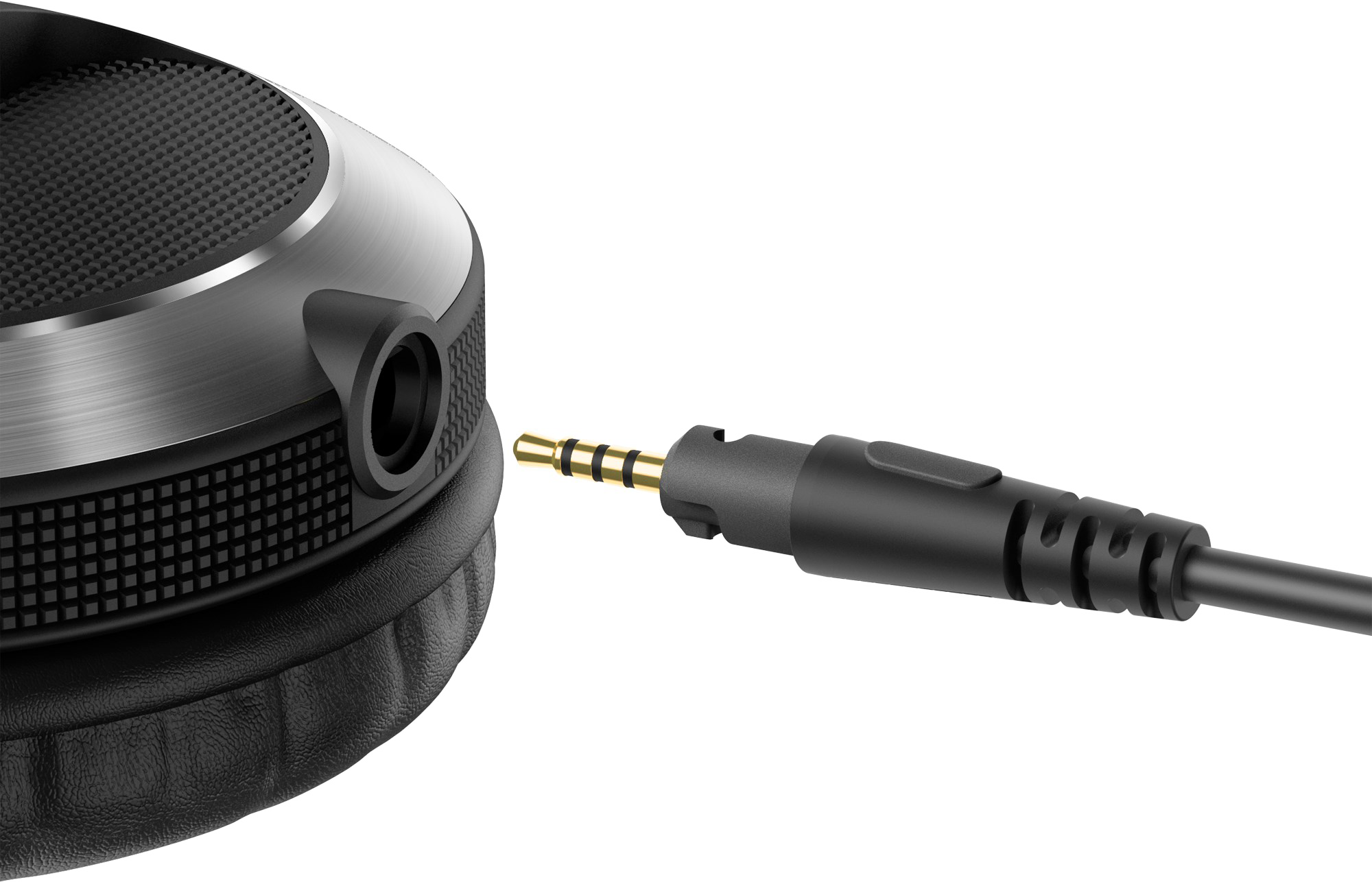 Nahaufnahme von Kopfhörern und einem vergoldeten 3,5-mm-Klinkenstecker, der mit den Kopfhörern verbunden ist.