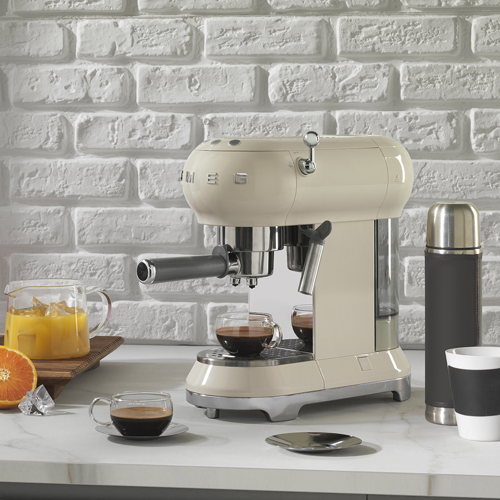 SMEG ECF01CREU Eszpresszó kávéfőző, bézs