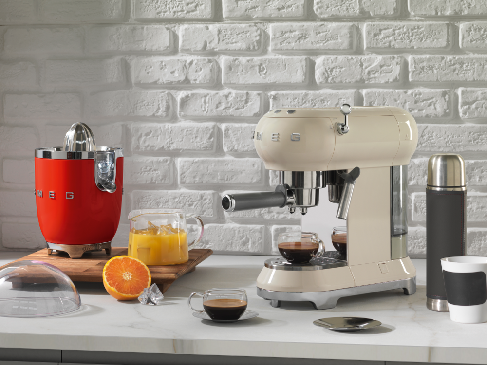 SMEG ECF01CREU Eszpresszó kávéfőző, bézs