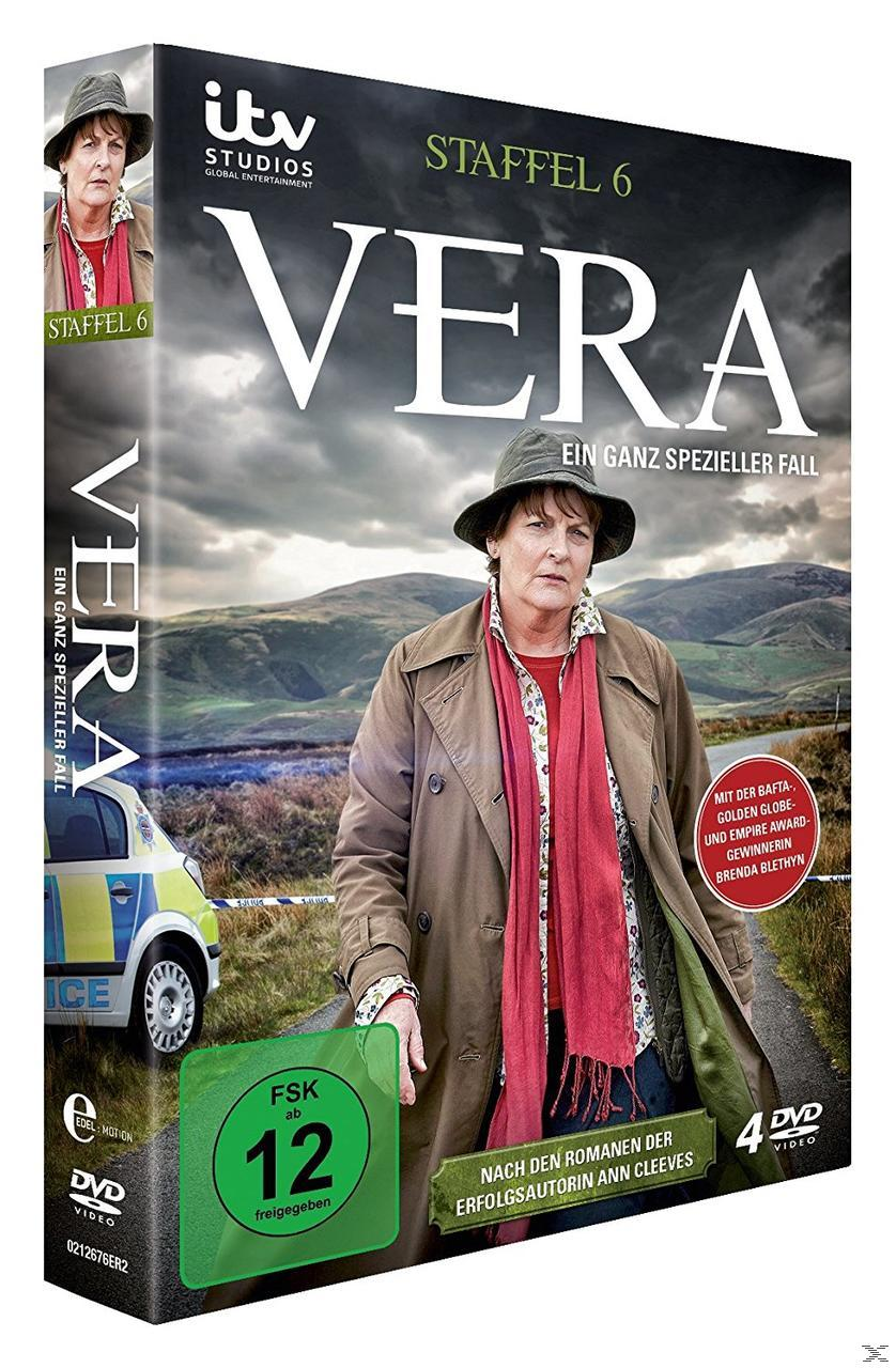 DVD-Hülle für Vera, Staffel sechs, mit der Hauptdarstellerin und einem Landschaftshintergrund.
