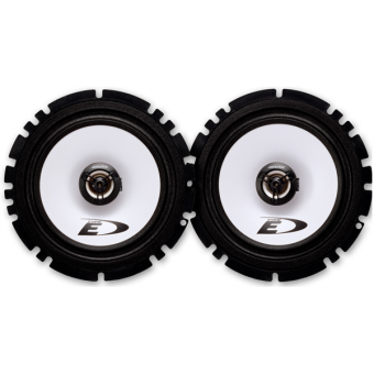 Due altoparlanti neri per auto con coni bianchi. Gli altoparlanti hanno telai circolari neri.