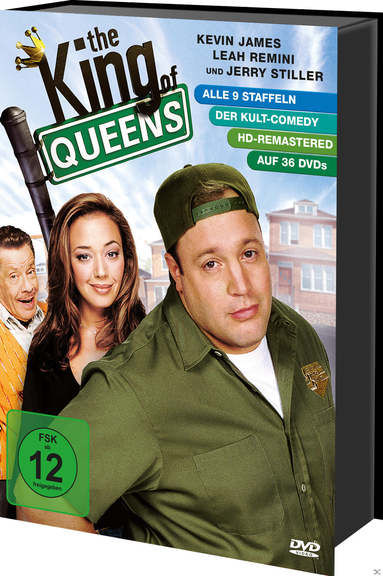 The King of Queens DVD-Cover: die Schauspieler Kevin James, Leah Remini und Jerry Stiller. Sie stehen vor einem Haus.