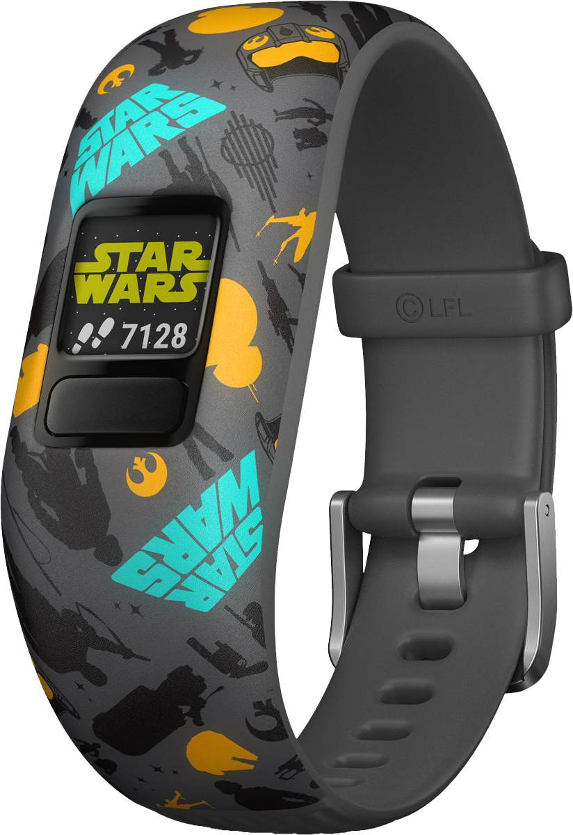 Egy Star Wars témájú fitneszkövető látható. Fekete képernyője szöveget és ikonokat jelenít meg. A szíj szürke és fekete.