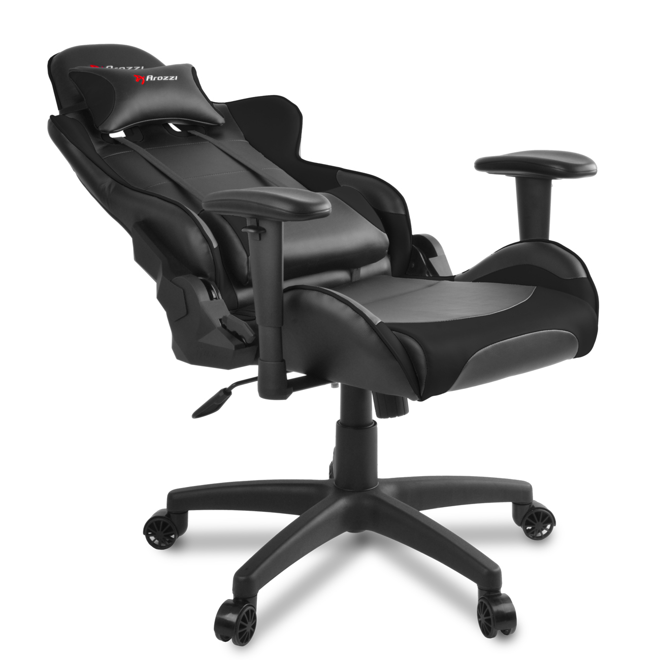 Schwarzer Arozzi Gaming-Stuhl auf weißem Hintergrund. Kopfstütze und Armlehnen sichtbar.