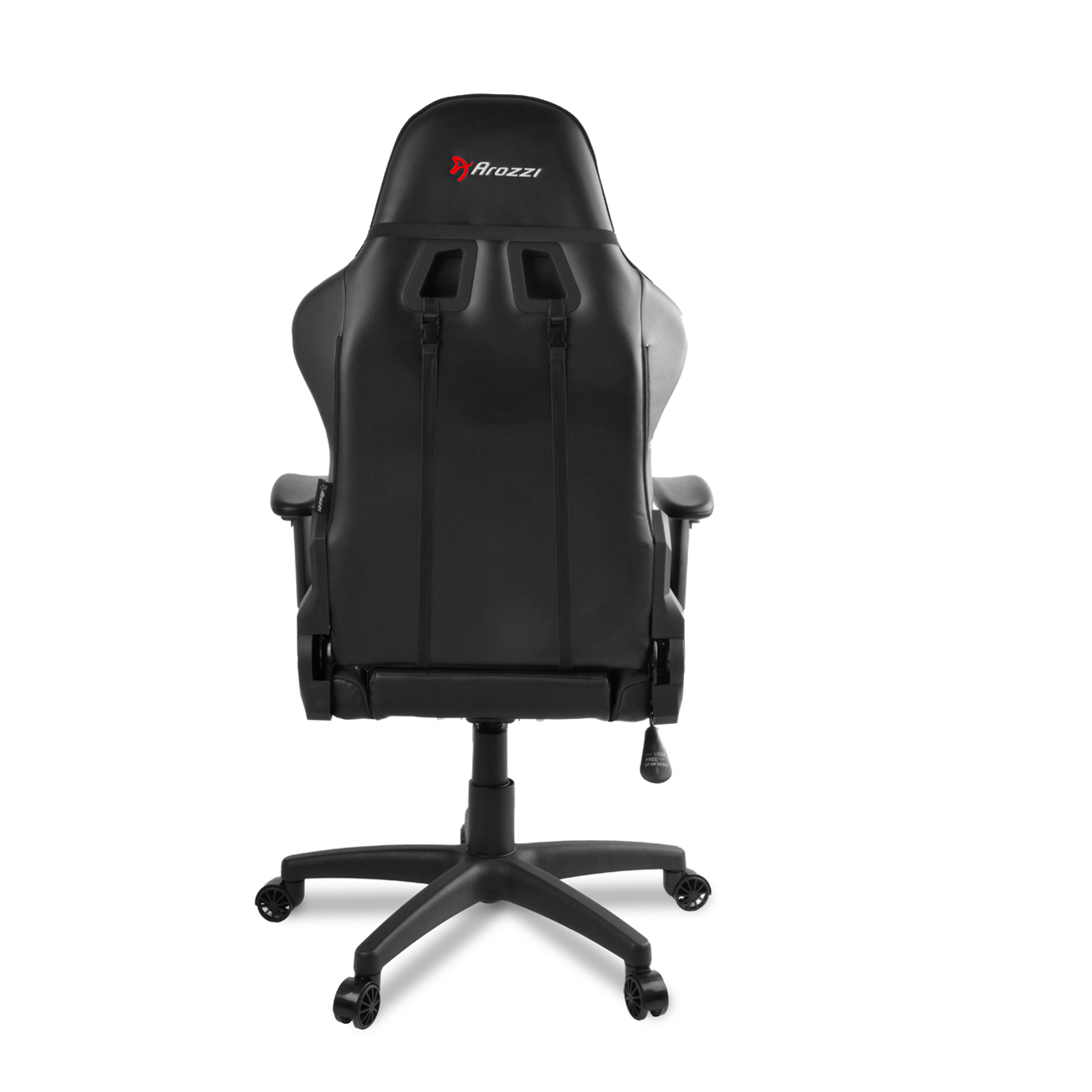 Schwarzer Gaming-Stuhl von hinten. Verfügt über eine Kopfstütze mit Logo, auf weißem Hintergrund.