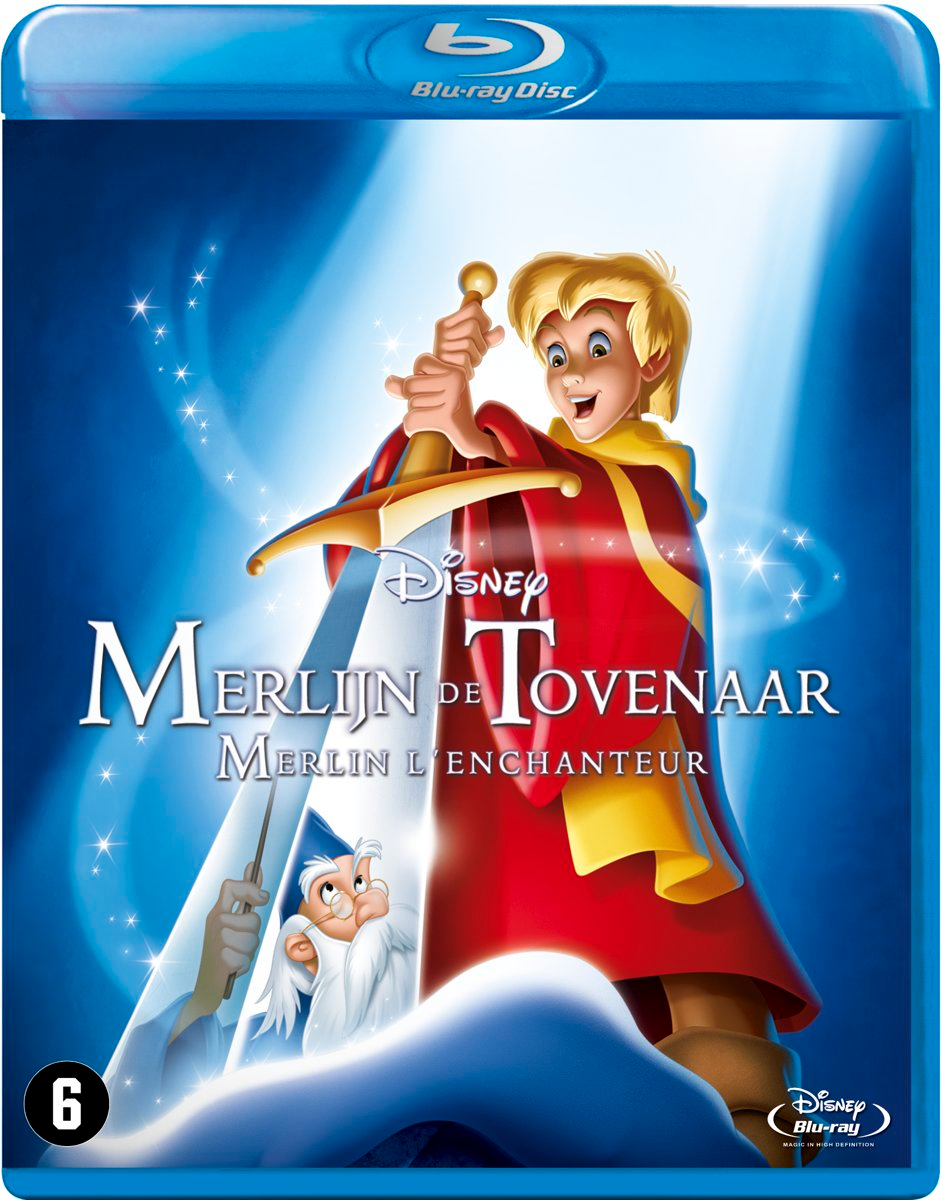 DVD-hoes van Disney's Merlijn de Tovenaar. Een jonge man houdt een zwaard vast.