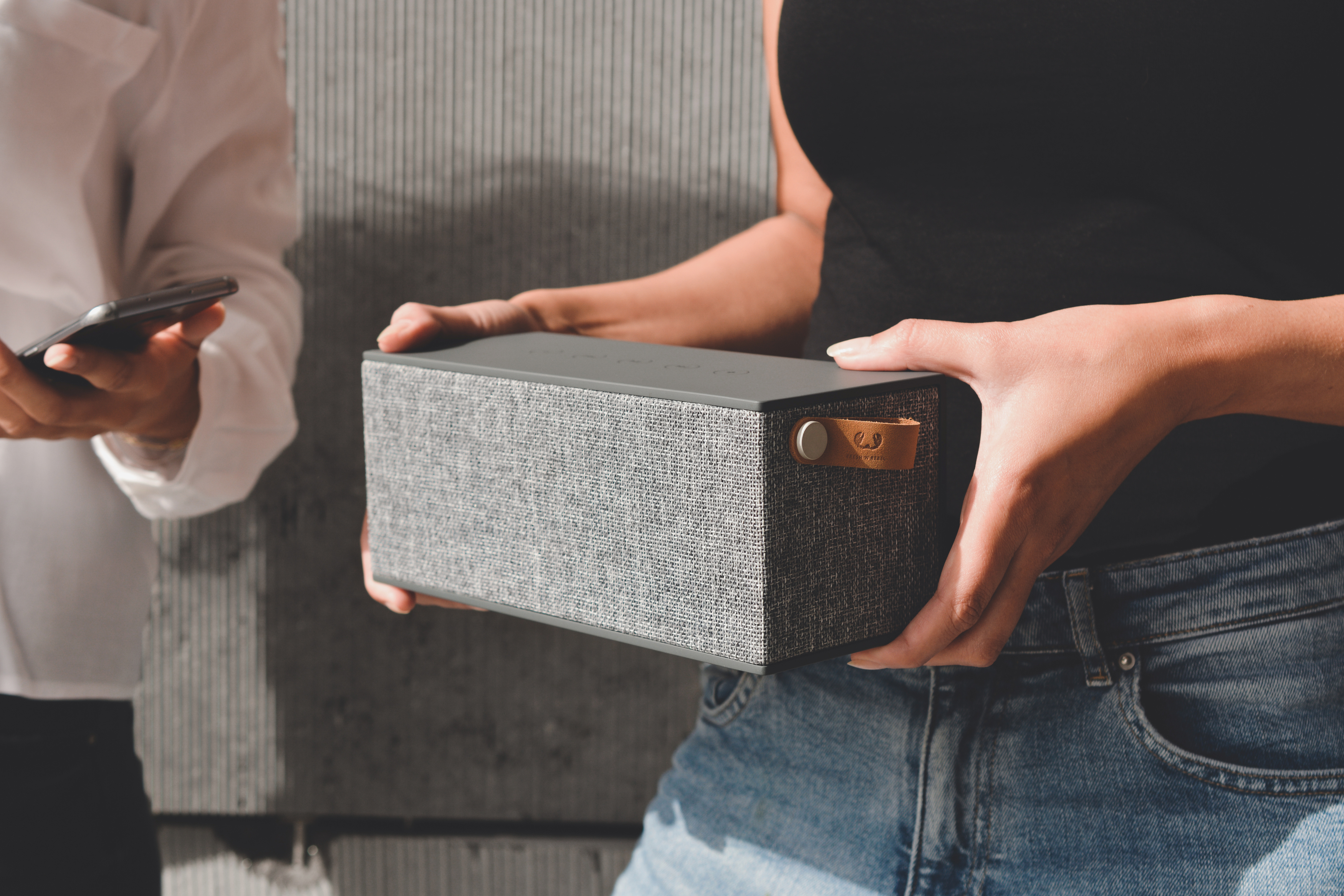 FRESH ‘N REBEL Rockbox Brick XL Bluetooth Lautsprecher, Concrete
