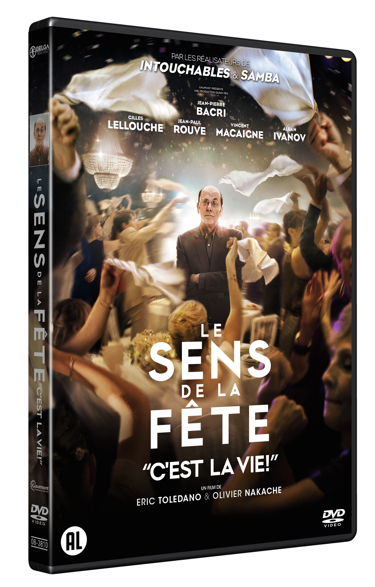 Couverture DVD d'un film avec une foule de personnes. Acteur principal au centre.
