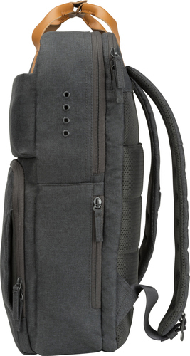 Seitenansicht eines dunkelgrauen Rucksacks mit braunem Ledergriff, Schultergurten und mehreren Taschen.