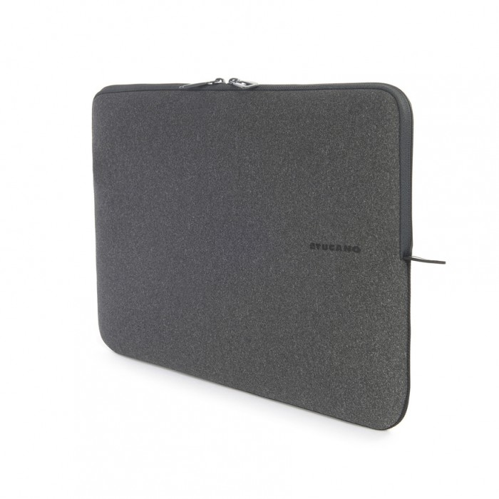 Graue Laptoptasche mit Reißverschluss. Der Markenname ist sichtbar.