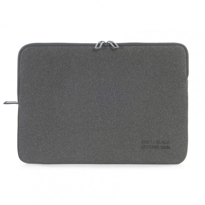 Eine graue Laptoptasche mit Reißverschluss und dem Text 'GREY/BLACK SECOND SKIN' auf der Vorderseite.