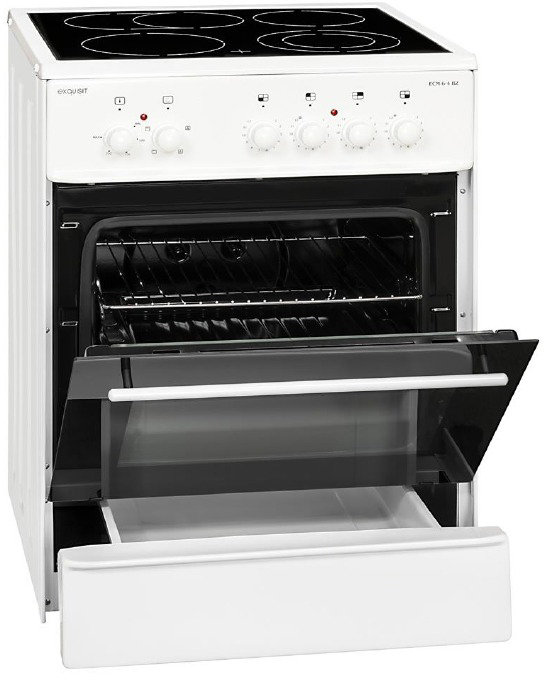 Weißer Exquisit-Herd mit offener Backofentür und Schublade. Oben vier Kochfelder.