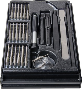 Mallette à outils noire avec divers petits outils. Tournevis, pinces et autres outils sont présents.