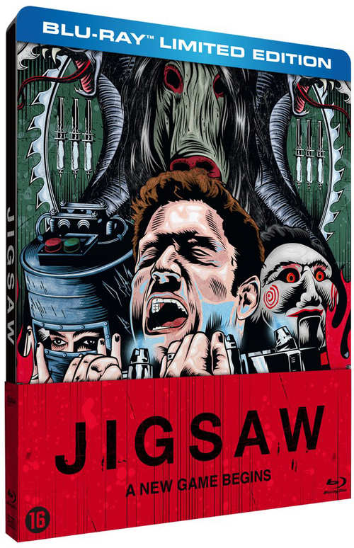 Blu-ray-hoes met een horrorscène en tekst. De achtergrond is wit.