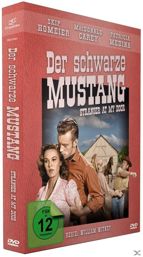 DVD-Cover für 'Der schwarze Mustang' mit Schauspielern und einer Scheune.