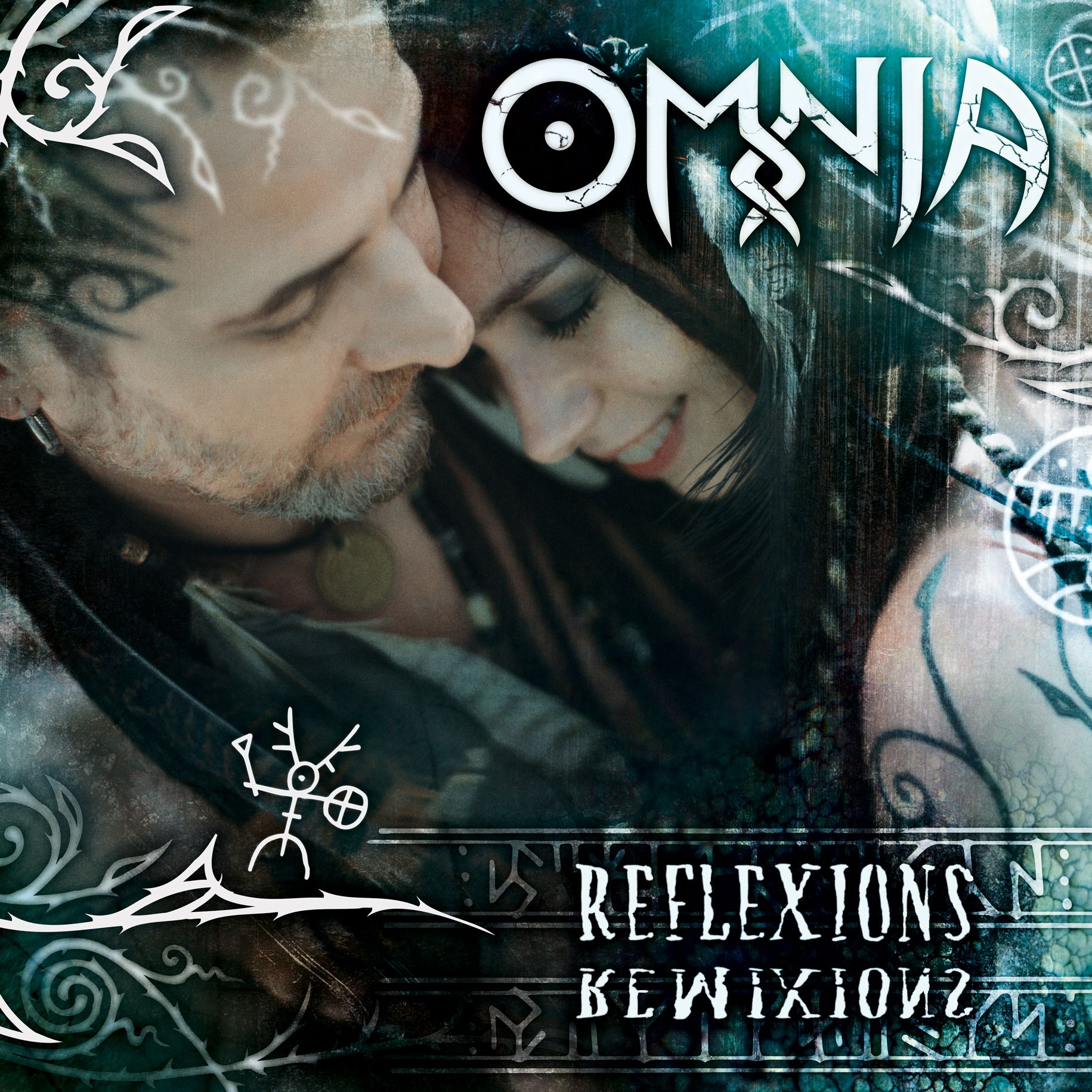 Albumcover mit umarmendem Paar. Text: OMNIA, REFLEXIONS. Dekorative Elemente im Hintergrund.