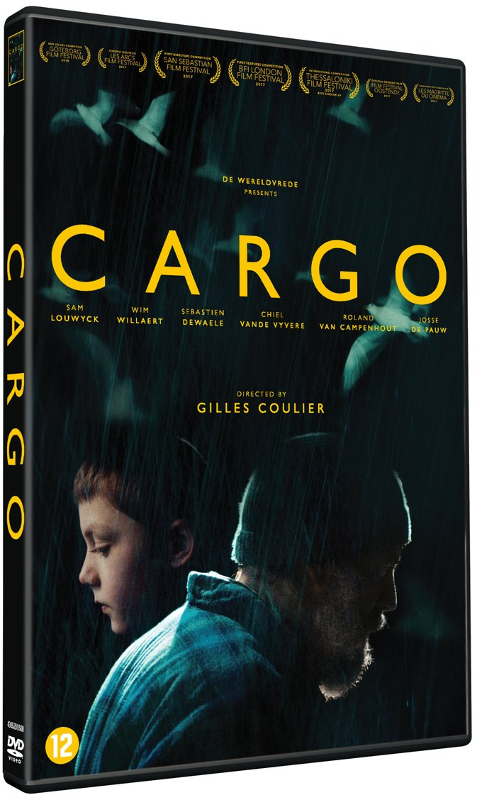 Boîtier de DVD du film 'Cargo'. Un homme et un garçon sont sur le devant.