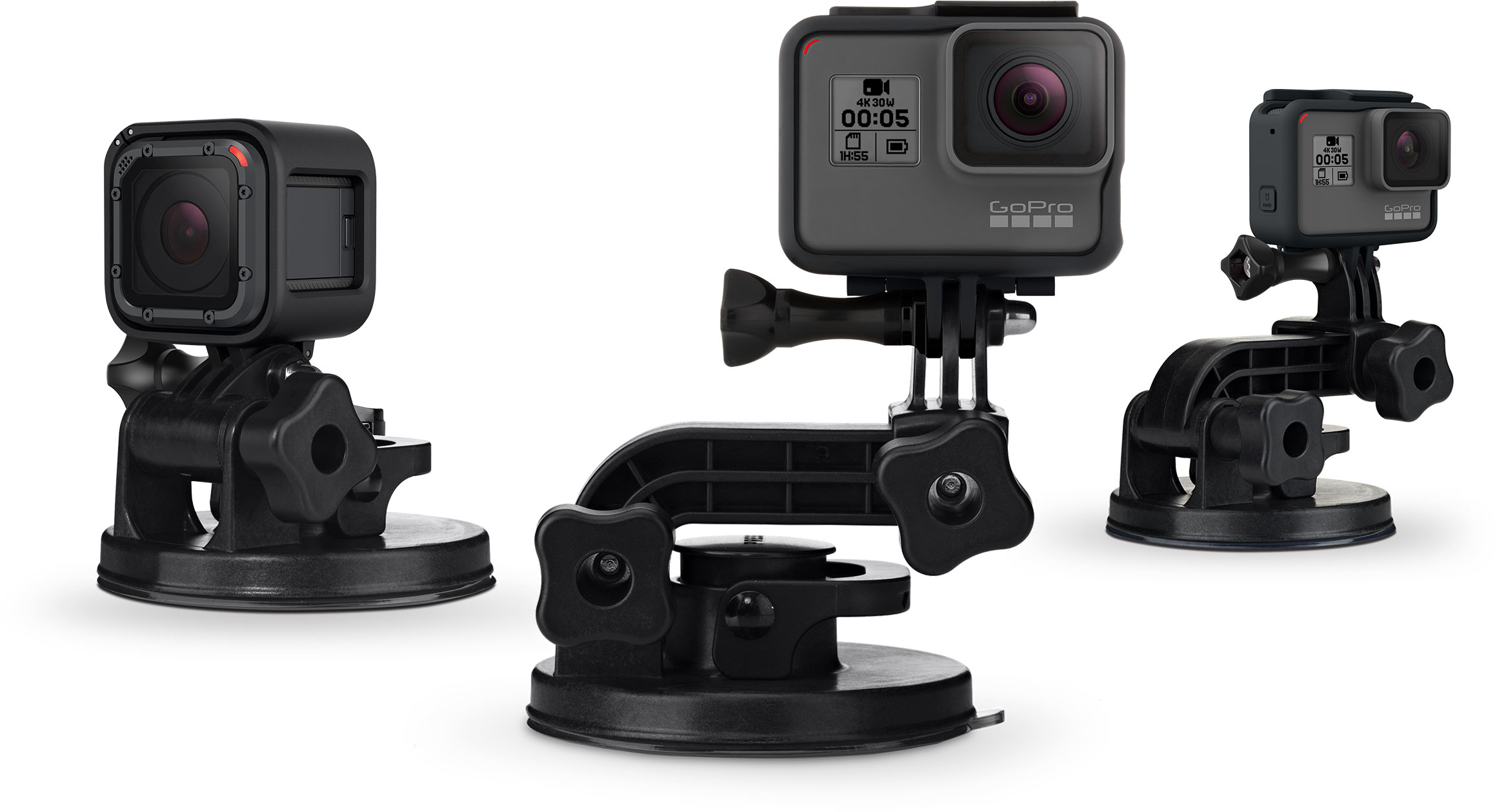 Három fekete GoPro kamera tartókkal, mindegyik fehér háttéren.