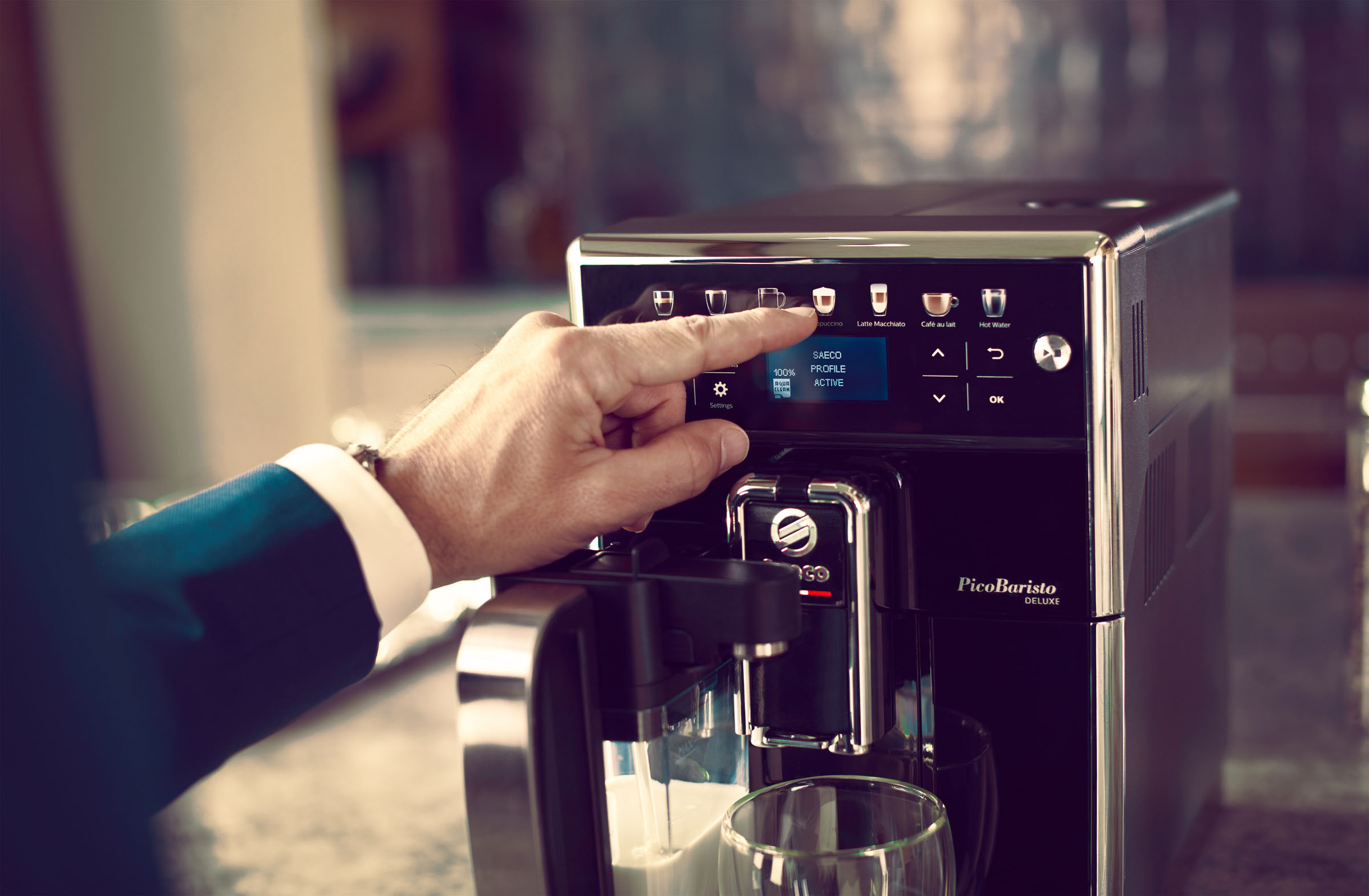 SAECO PicoBaristo Deluxe SM5570/10 Kaffeevollautomat Klavierlack/Schwarz