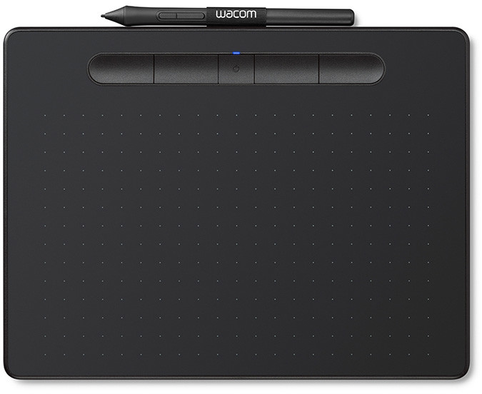Tablette de dessin Wacom. Noire, rectangulaire avec des boutons et un stylet. Le stylet est posé dessus.