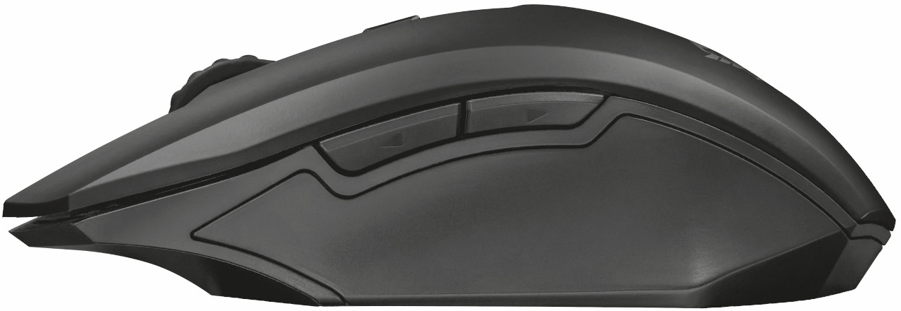 Een zwarte computermuis met knoppen en een scrollwiel, gezien van een zijkant op een witte achtergrond.
