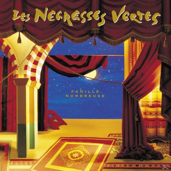 Albumcover von 'Les Negresses Vertes'. Rote Vorhänge, Sternenhimmel, dekorativer Bogen.