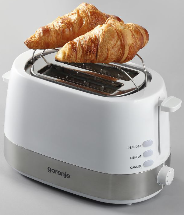 Fehér-ezüst kenyérpirító, tetején croissant-okkal.