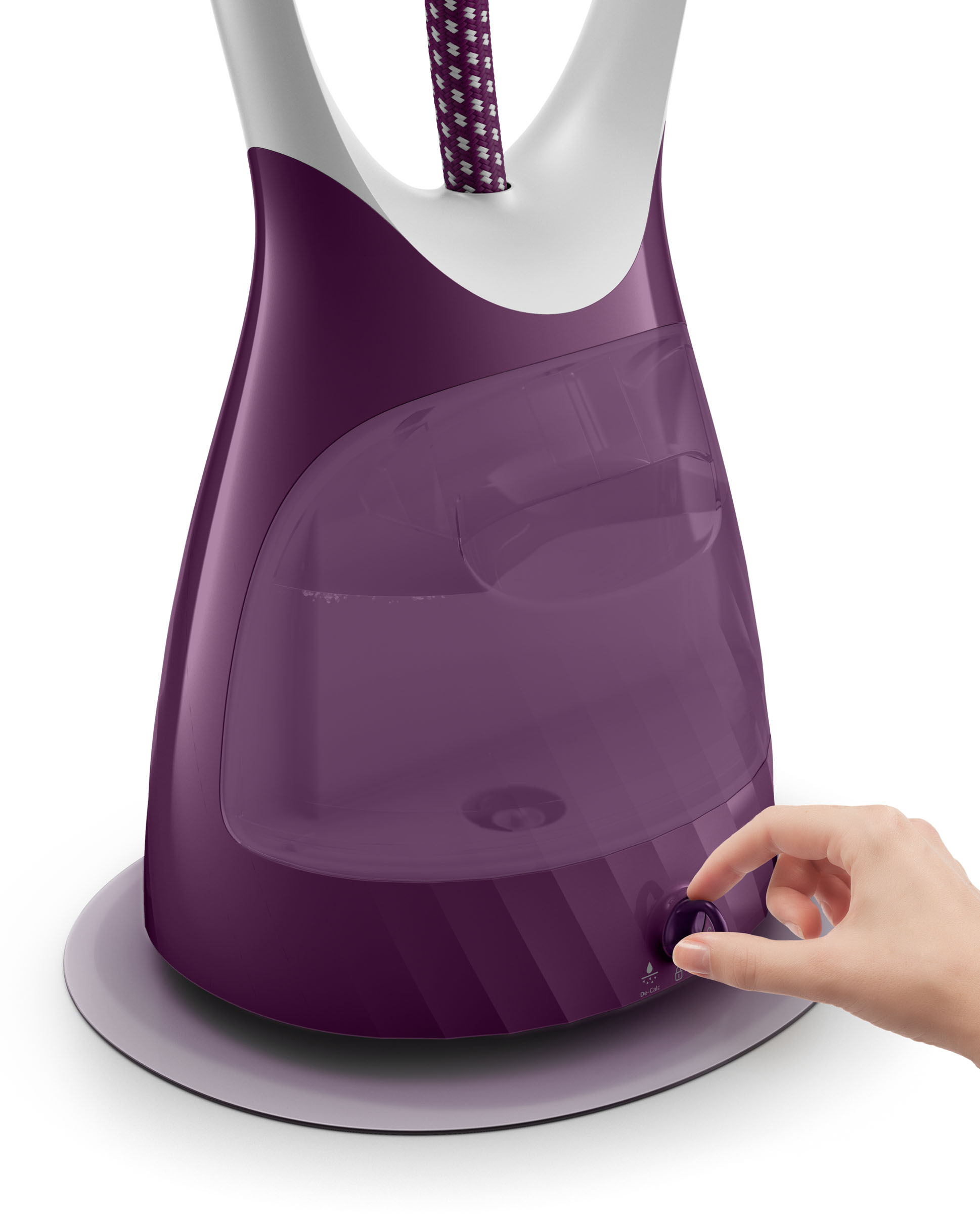 Ein lila-weißer Kleidungsdampfer mit transparentem Wassertank und einer Hand, die den Drehregler betätigt.