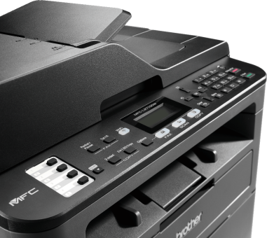 Imprimante multifonction Brother noire. Elle possède un panneau de contrôle et un bac à papier.