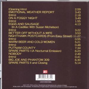 Rückseite der CD-Hülle mit Titeln und Spieldauer in brauner Schrift auf dunkelbraunem Hintergrund.