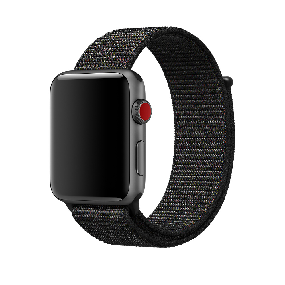 Schwarze Apple Watch mit einem schwarz-grau gewebten Nylonarmband. Die Uhr hat eine rote digitale Krone.