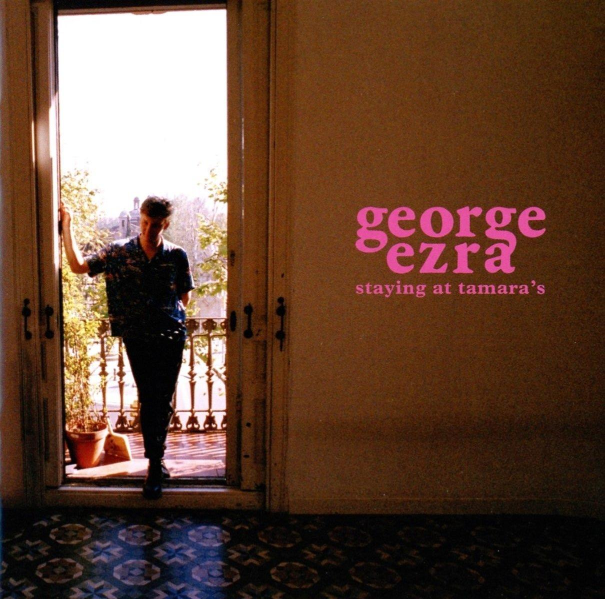 Albumcover mit Mann im Türrahmen, Text 'george ezra staying at tamara's' an brauner Wand.