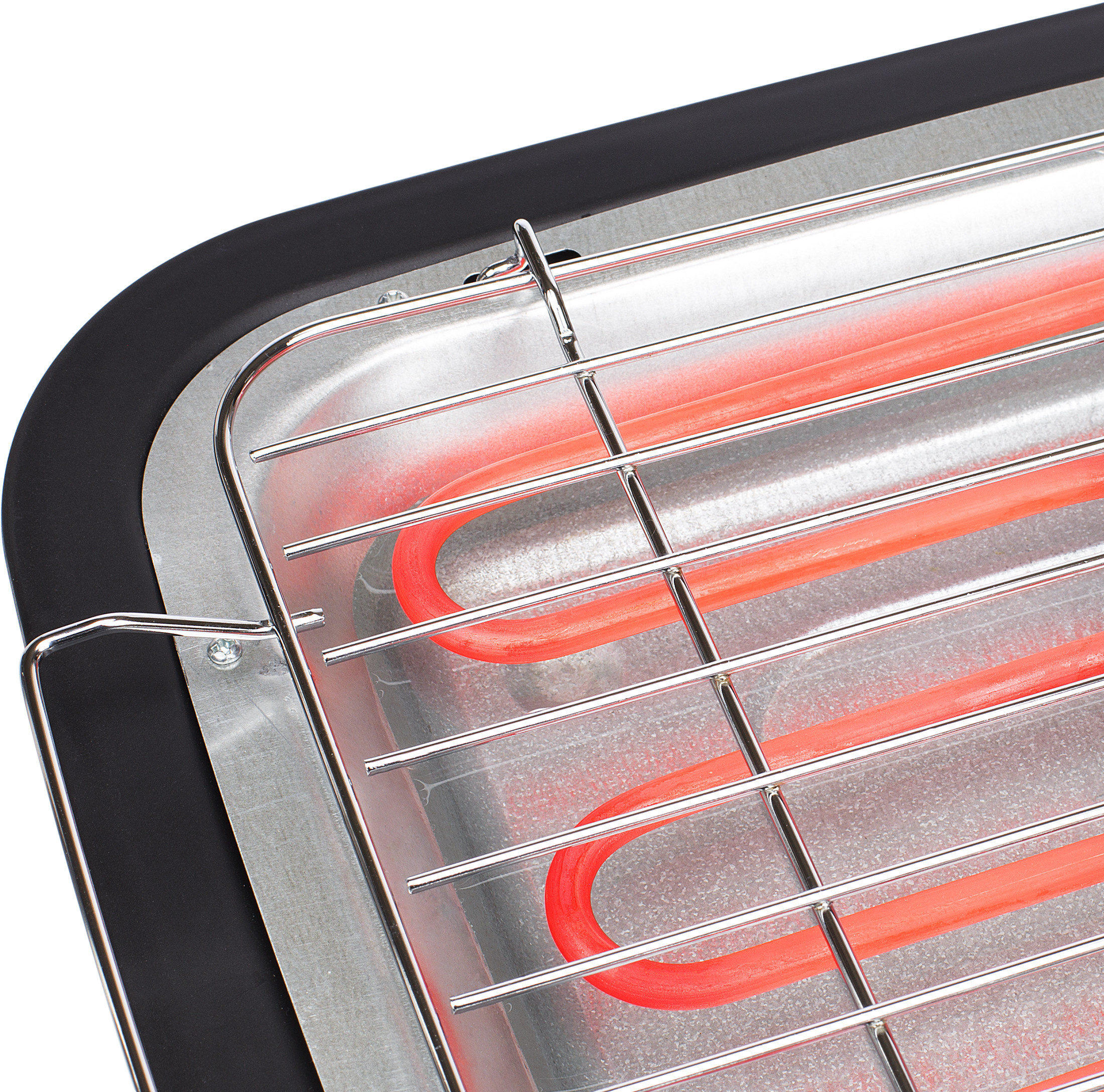 Een close-up van een grill met rode verwarmingselementen. Zwarte rand. Zilveren frame. Witte achtergrond.