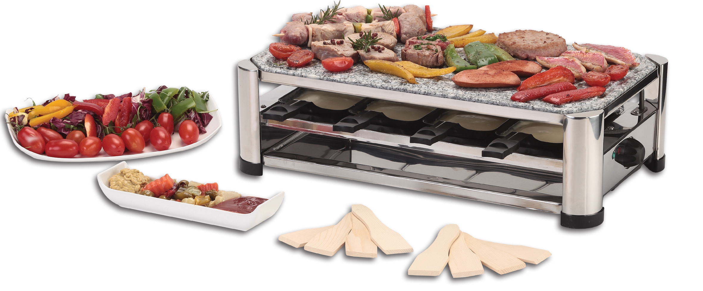 Griglia per raclette con cibo e piccole spatole di legno.