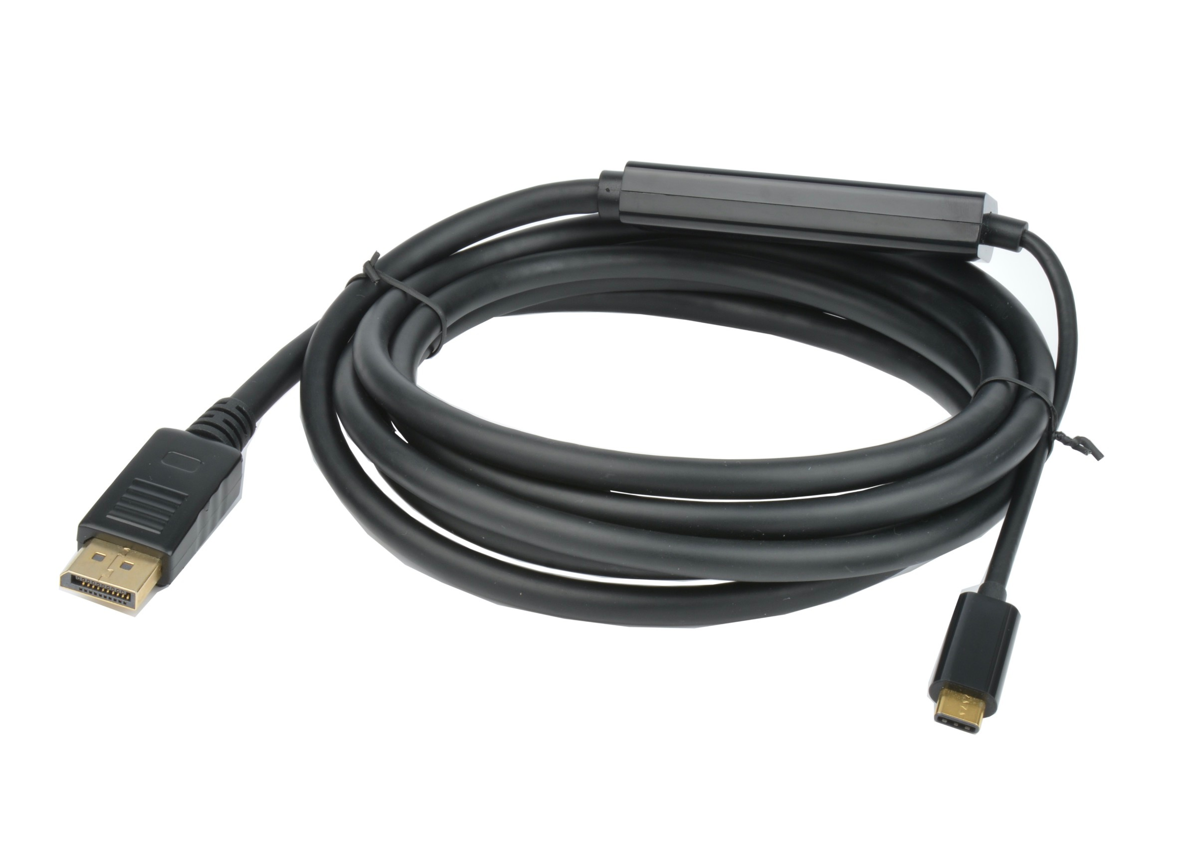 Un câble DisplayPort noir avec deux connecteurs différents, posé sur une surface blanche.