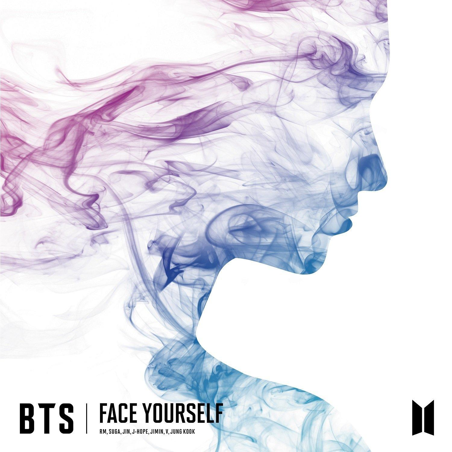 Albumhoes: Silhouet van een gezicht gevuld met paarse en blauwe rook. Titel: 'FACE YOURSELF' van BTS.