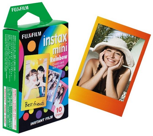 Caja de película Instax Mini Rainbow con fotos de personas. Una foto con una mujer con sombrero blanco.