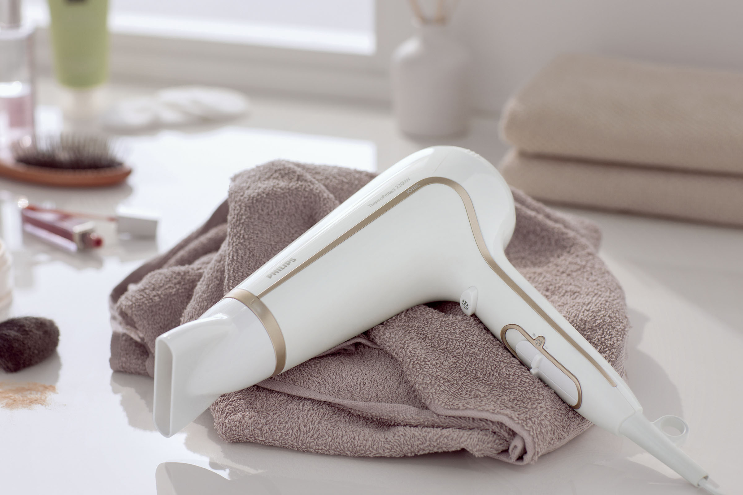 PHILIPS HP8232/00 ThermoProtect Ionic Haartrockner Weiß (2200 Watt)