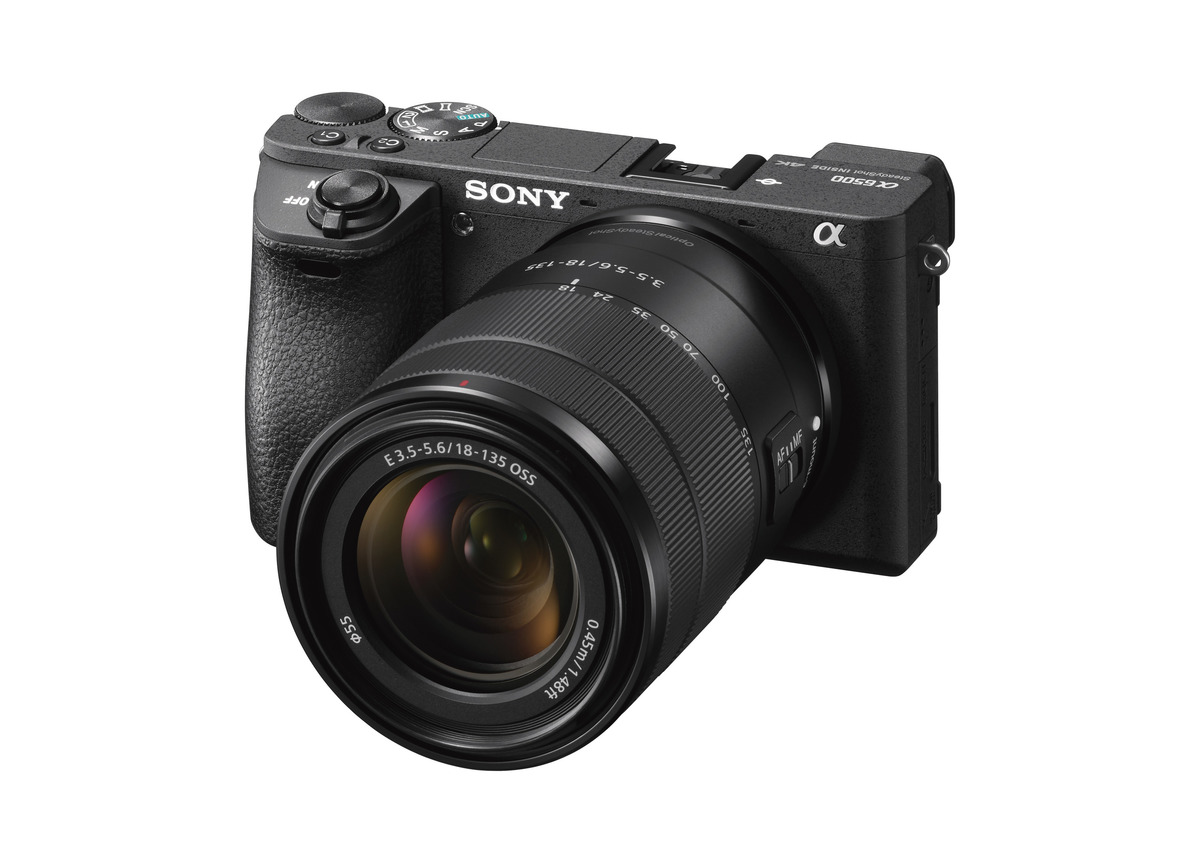 SONY Alpha 6500 Zoom Kit (ILCE-6500M) Systemkamera mit Objektiv 18-135 mm, 7,6 cm Display Touchscreen, WLAN