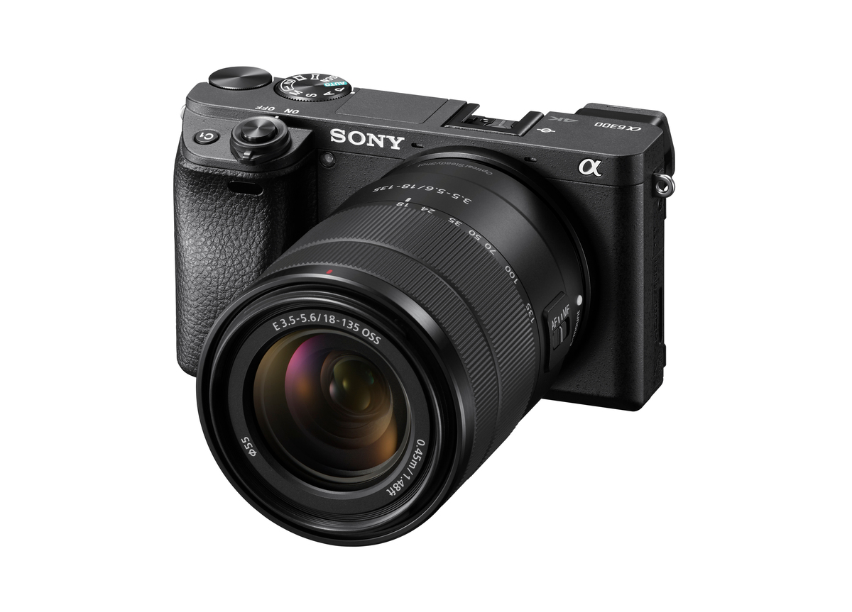 SONY Alpha 6300 Zoom Kit (ILCE-6300M) Systemkamera mit Objektiv 18-135 mm, 7,6 cm Display, WLAN