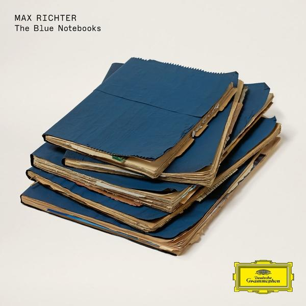 Albumcover: Stapel blauer Notizbücher auf weißem Hintergrund. Text: Max Richter, The Blue Notebooks.