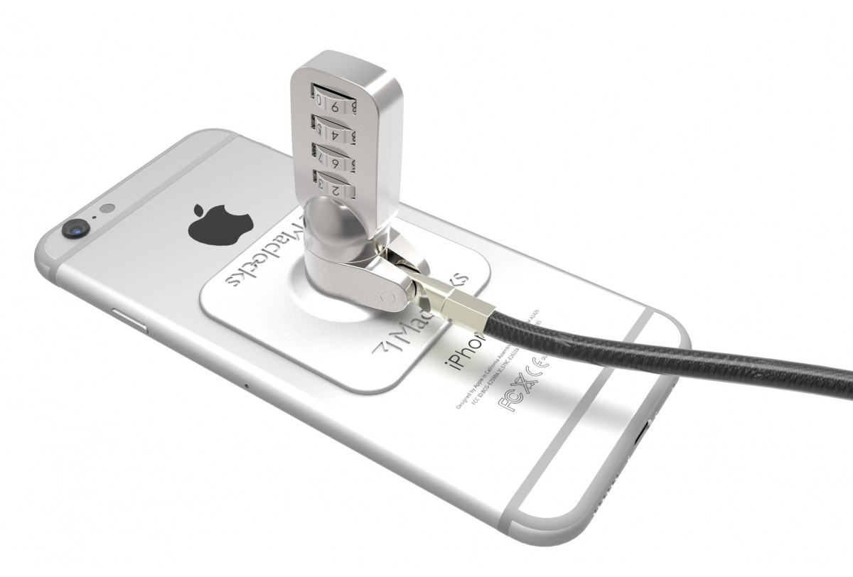 Ein silbernes iPhone mit angebrachtem Sicherheitsschloss. Das Schloss hat ein Kombinationsrad und ein Kabel.