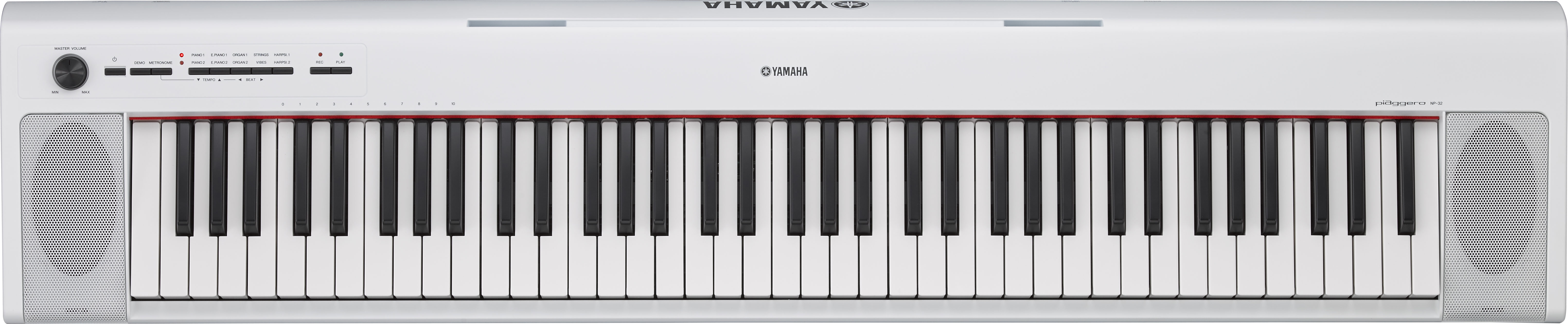 Weißes Yamaha Digitalpiano. Schwarz-weiße Tasten mit rotem Akzent. Weißer Hintergrund.