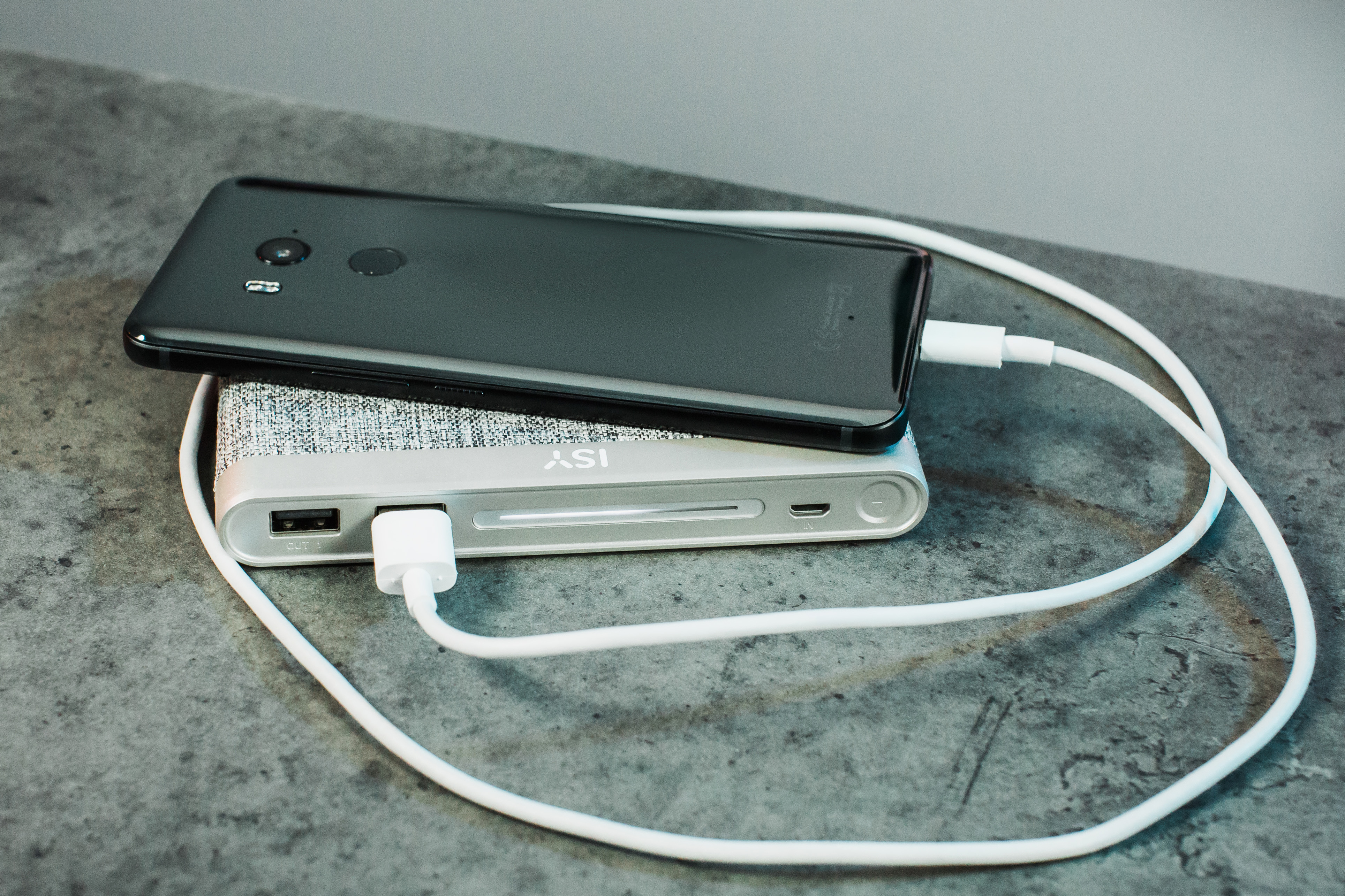 ISY IAP-5000-BK Powerbank 10000 mAh Schwarz