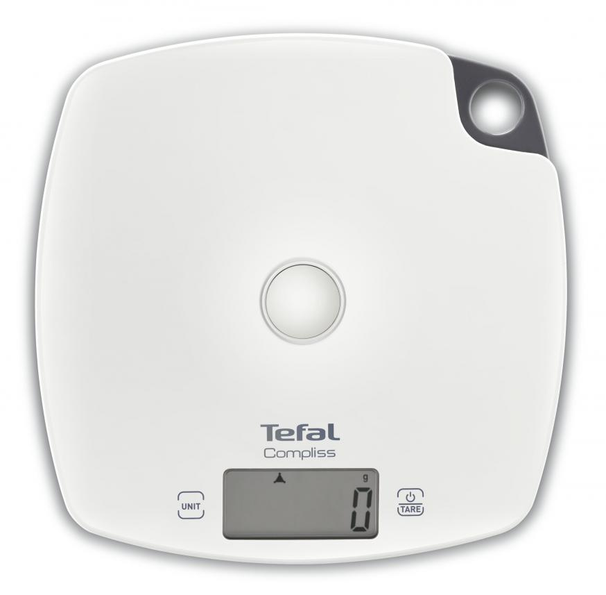 Balance de cuisine blanche. L'écran numérique affiche zéro. La marque est Tefal, Compliss.