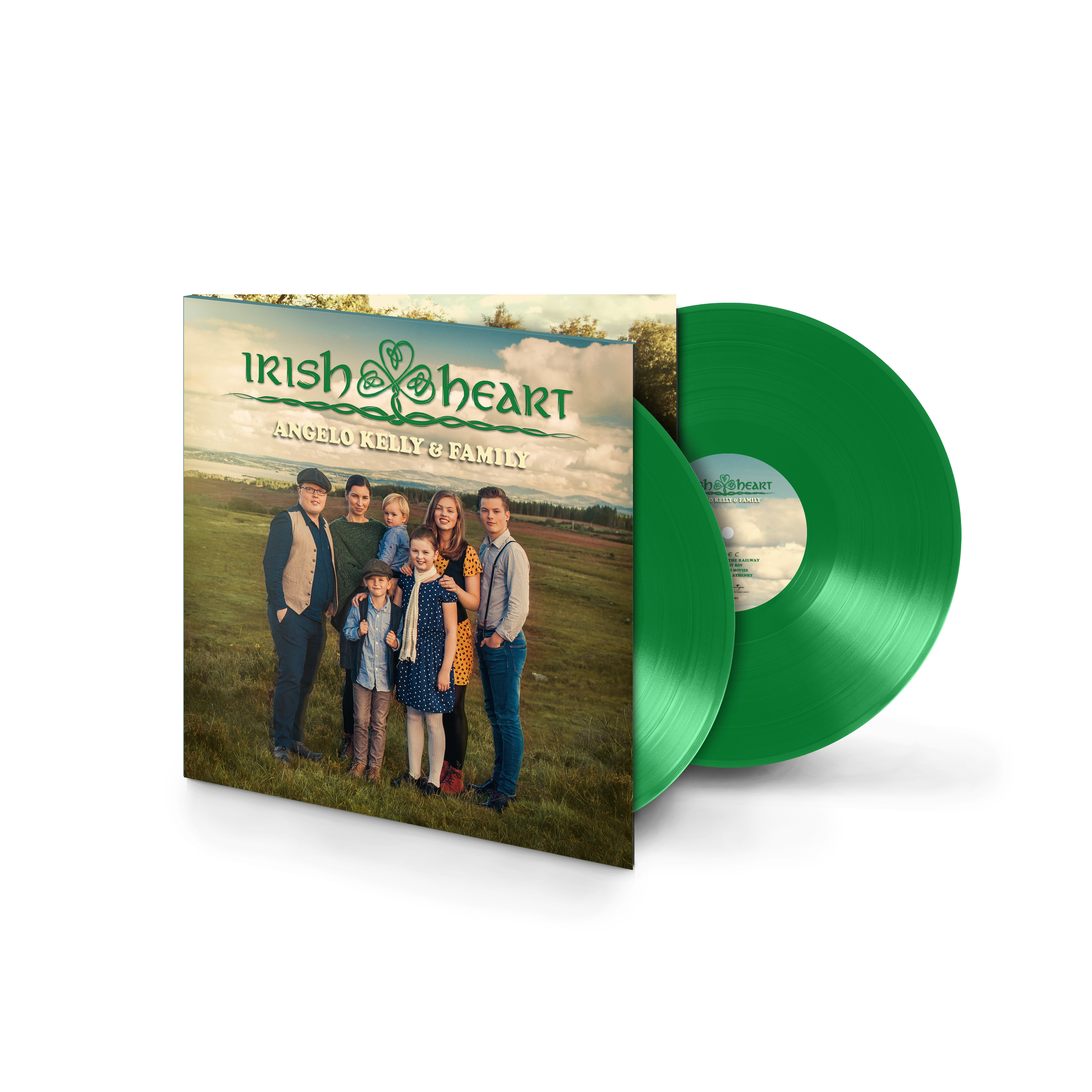 Albumcover: Familie auf einem Feld. Rechts liegen zwei grüne Schallplatten.