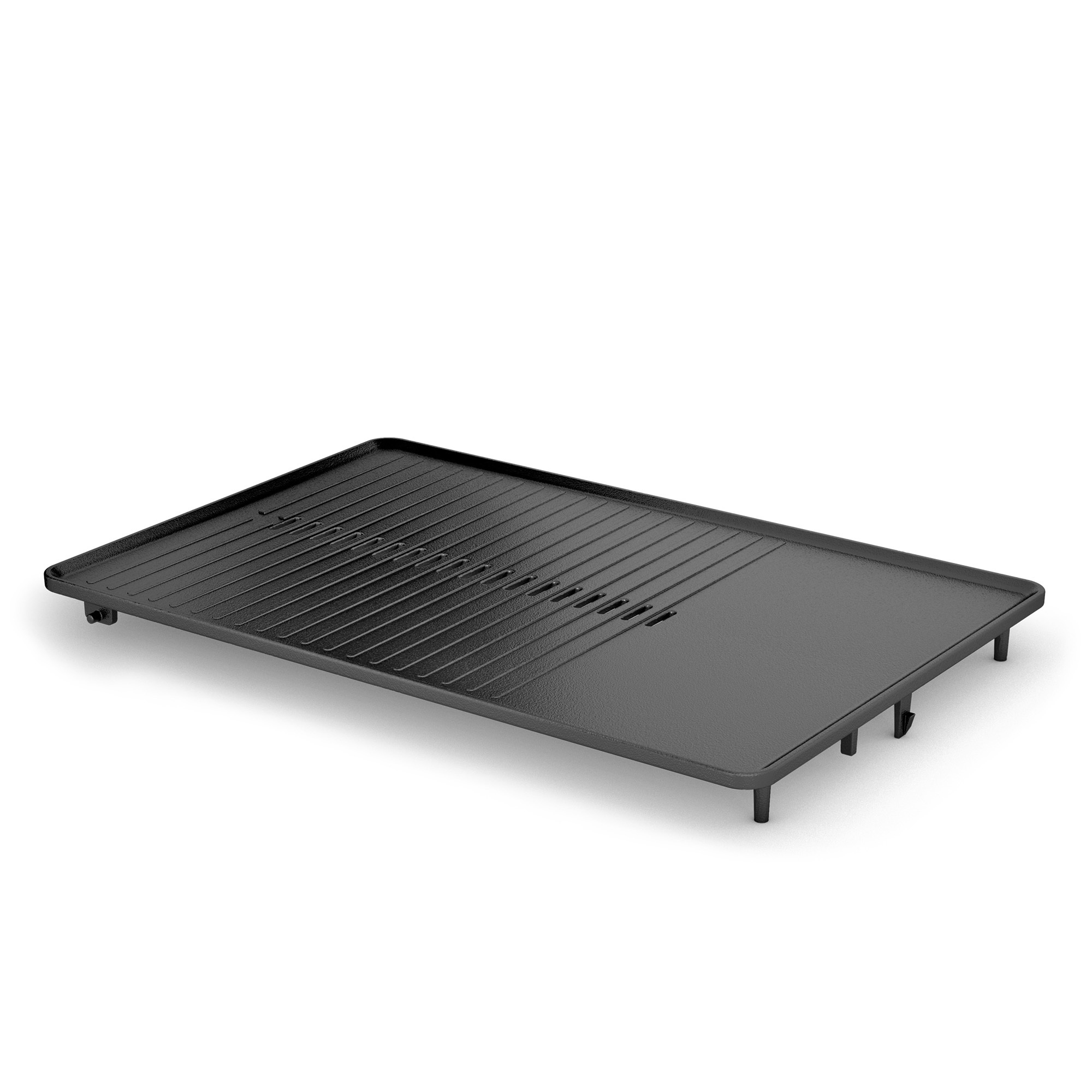 Eine schwarze Grillplatte mit Rillen, zum Kochen, mit weißem Hintergrund.