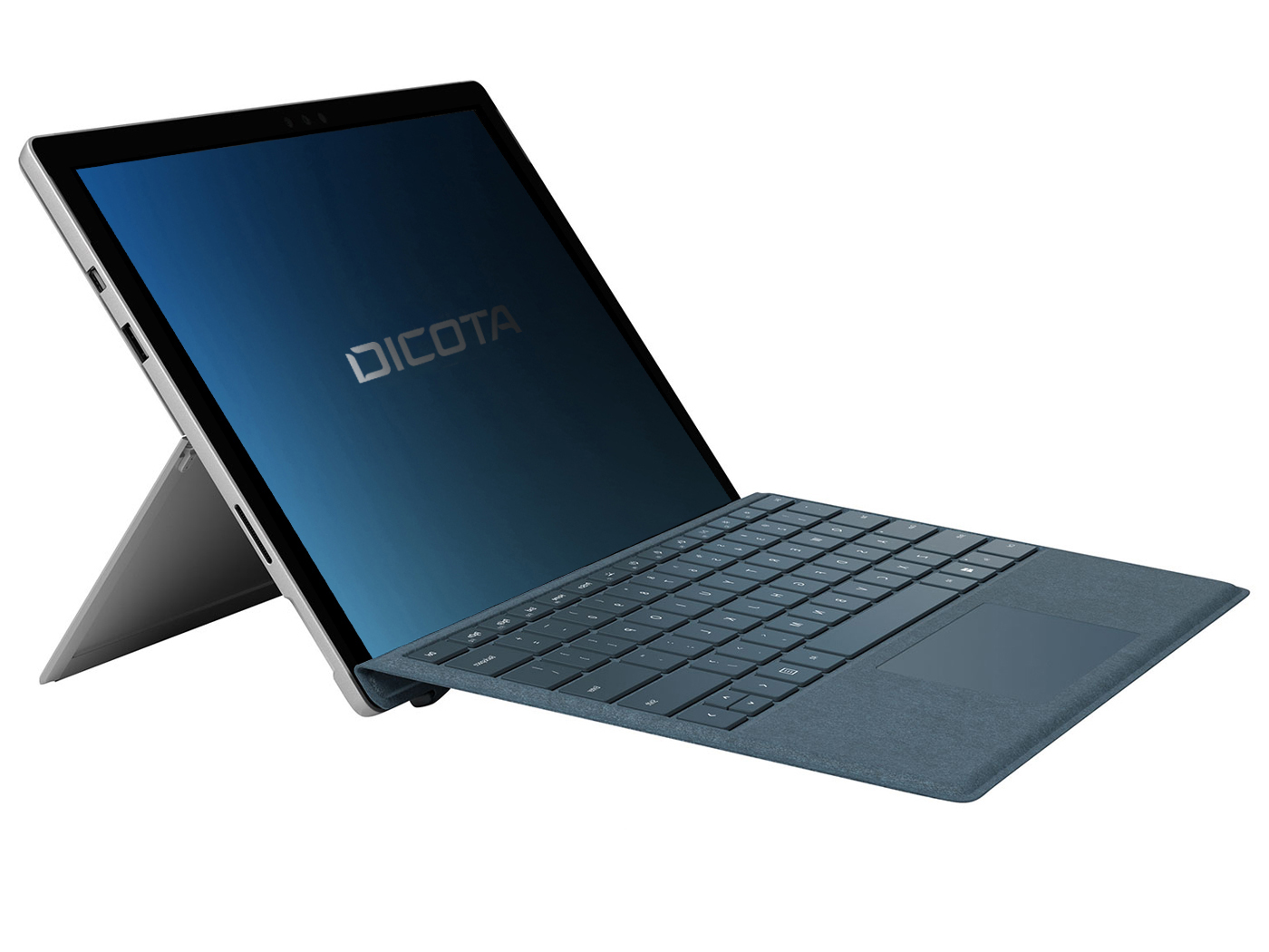 Ein Laptop mit blauem Tastaturcover, hochgestellt. Der Bildschirm zeigt das DICOTA-Logo.